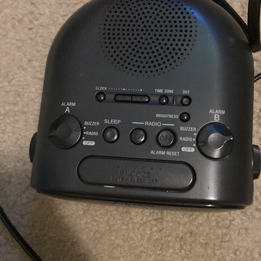 Alarm clock Radio - Picture 2 of 2